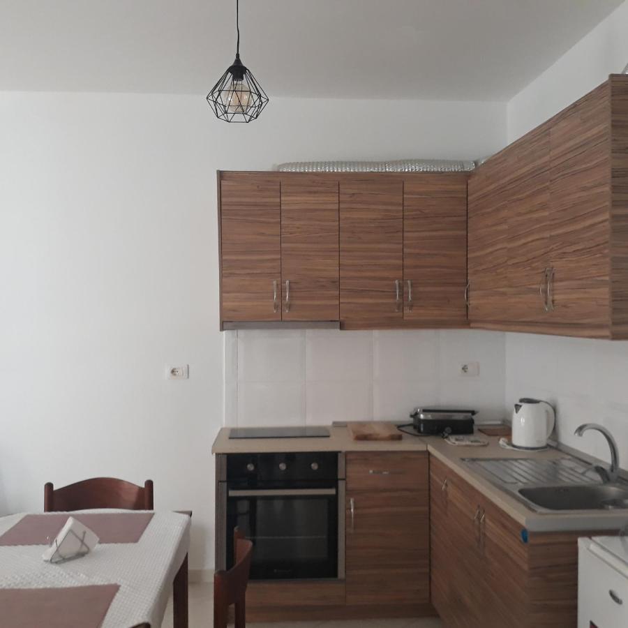 Hotel Sea Breeze Sarandë 外观 照片