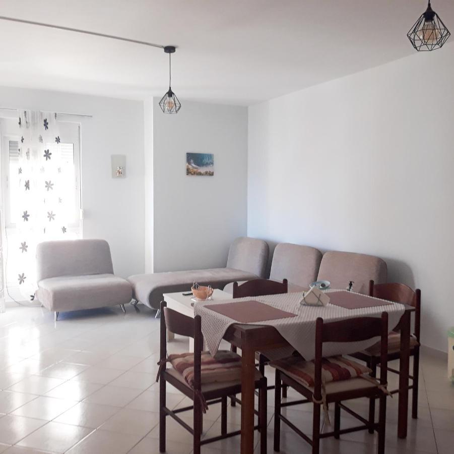 Hotel Sea Breeze Sarandë 外观 照片