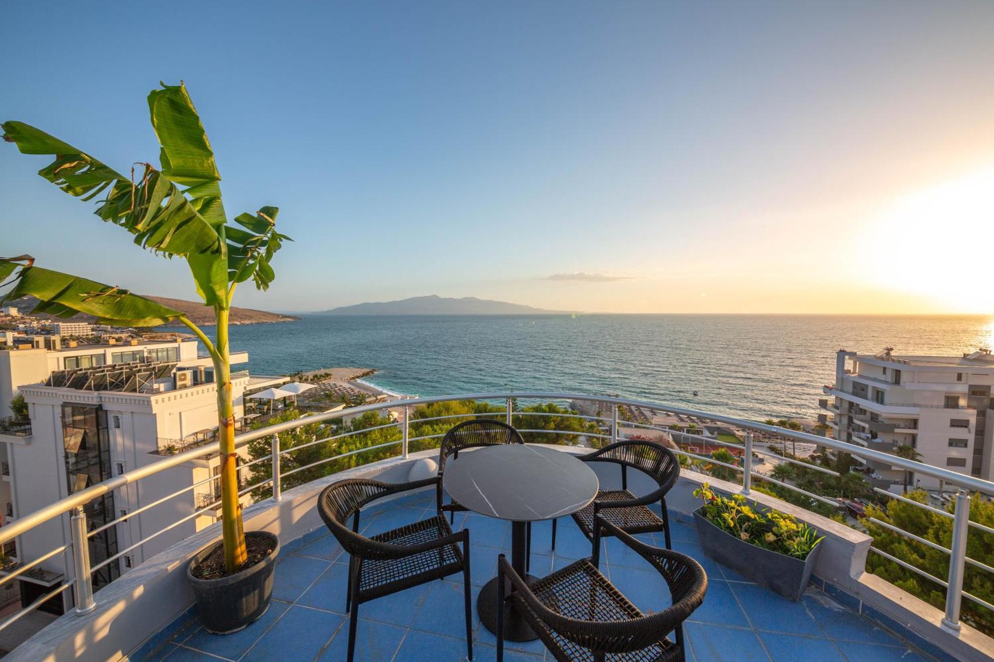 Hotel Sea Breeze Sarandë 外观 照片