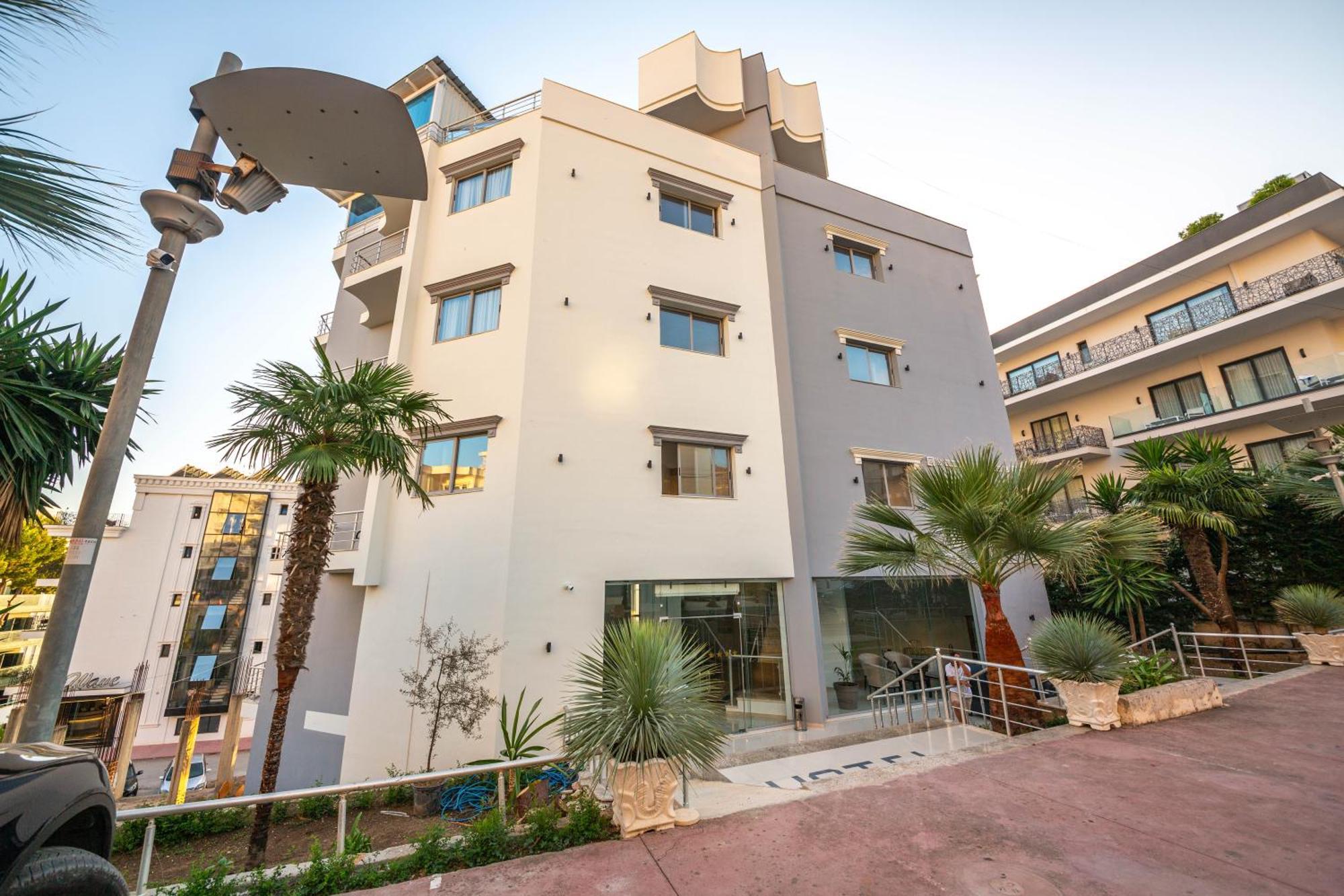 Hotel Sea Breeze Sarandë 外观 照片