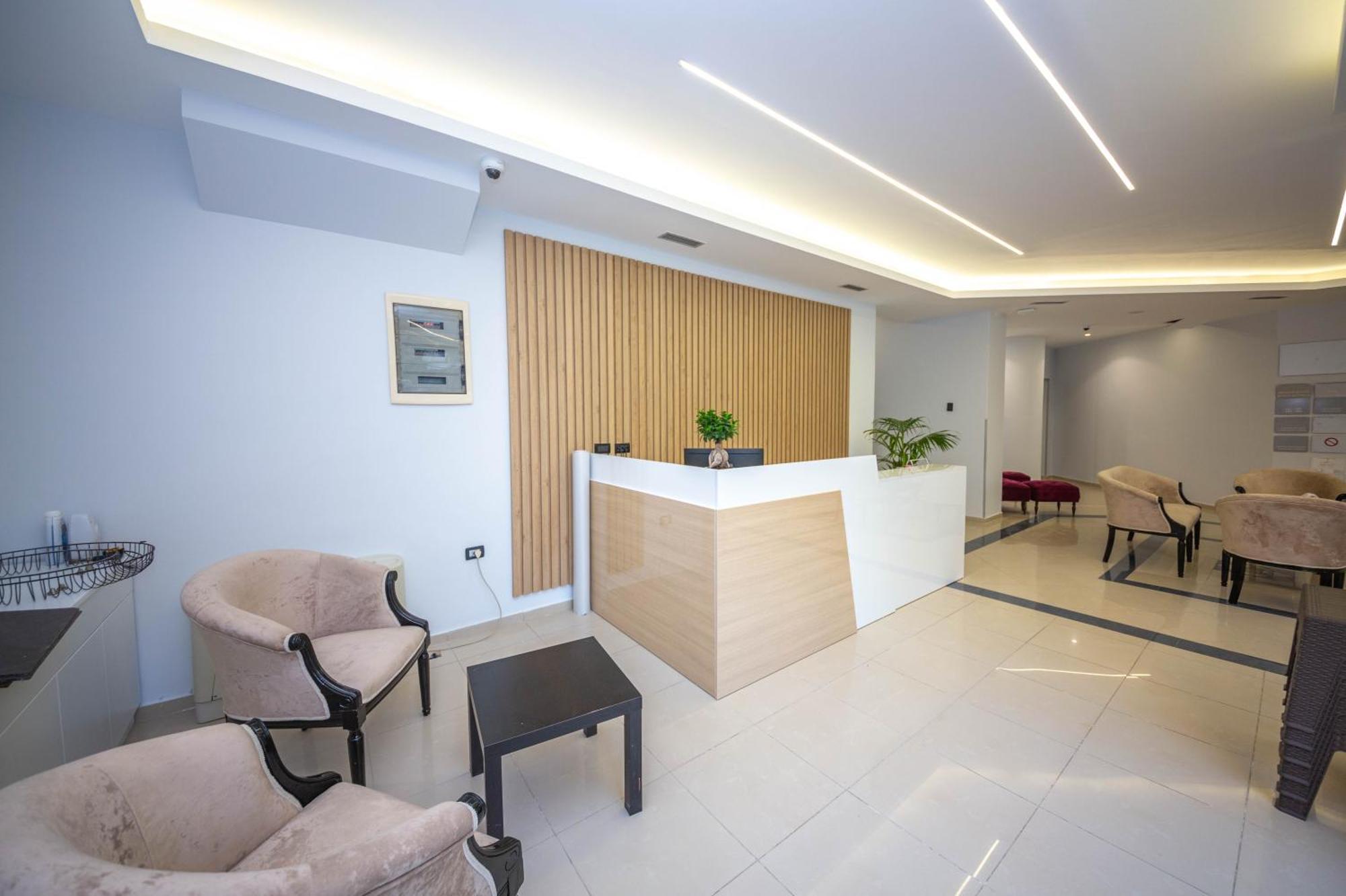 Hotel Sea Breeze Sarandë 外观 照片