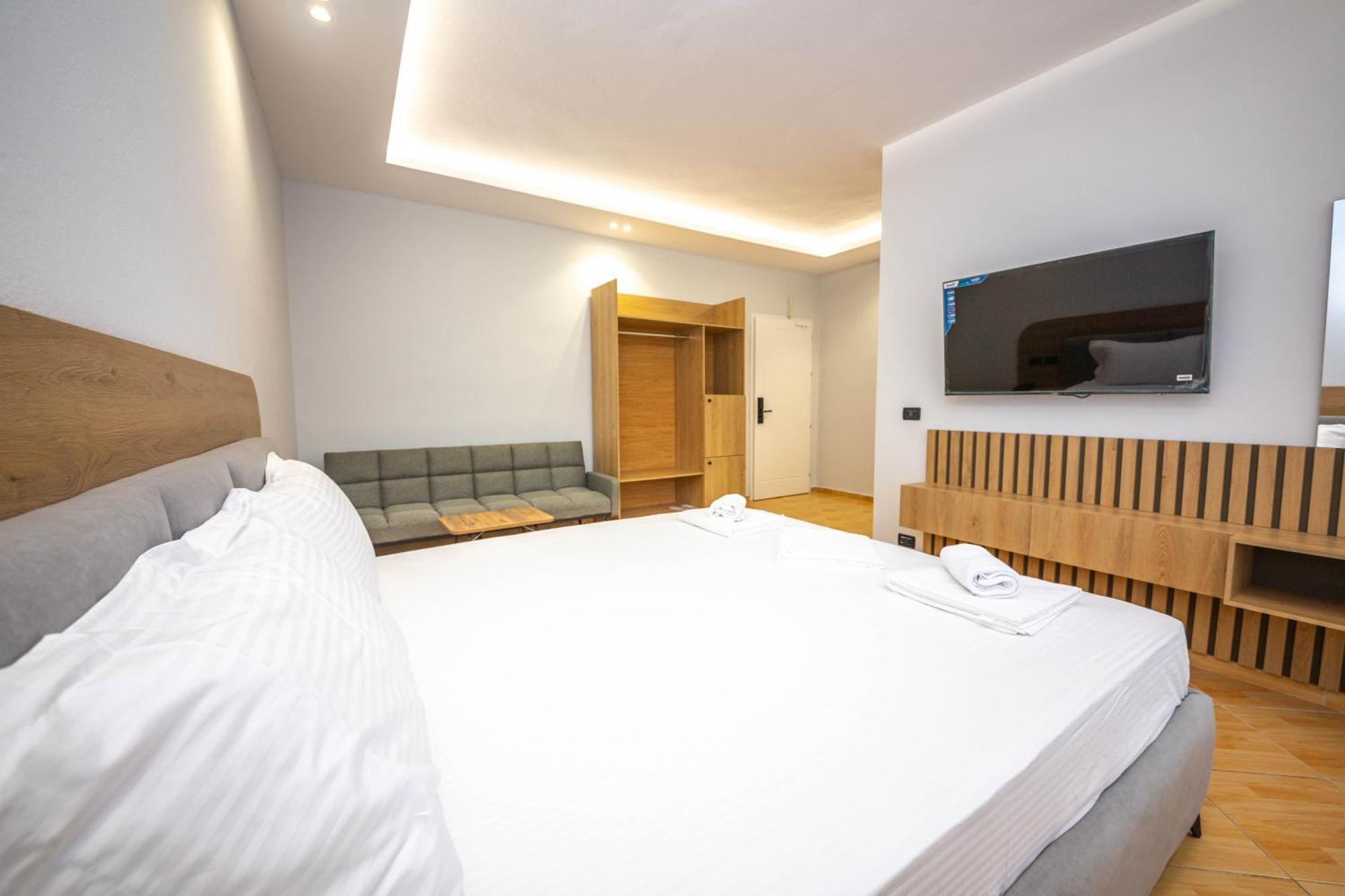 Hotel Sea Breeze Sarandë 外观 照片