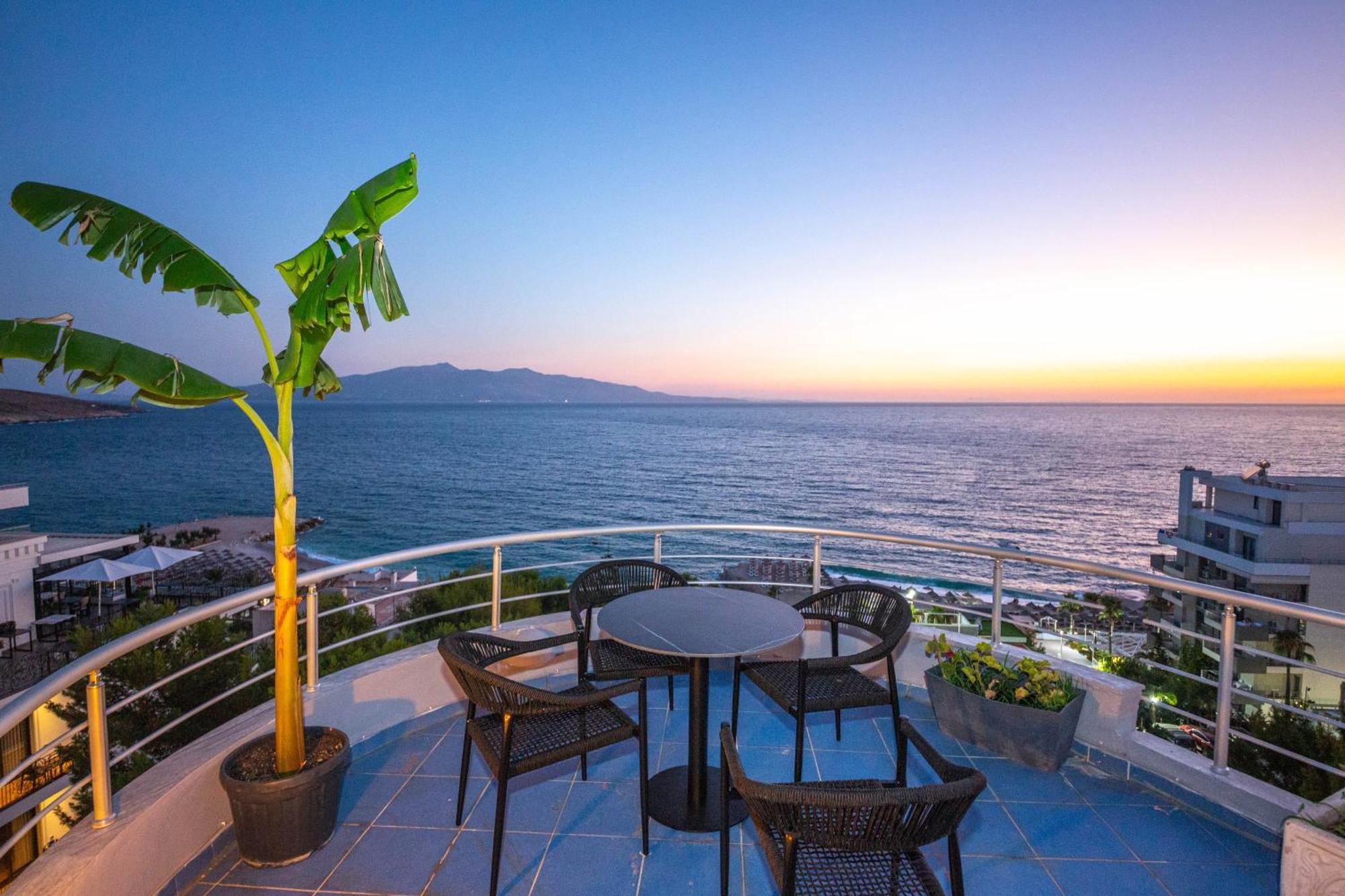 Hotel Sea Breeze Sarandë 外观 照片