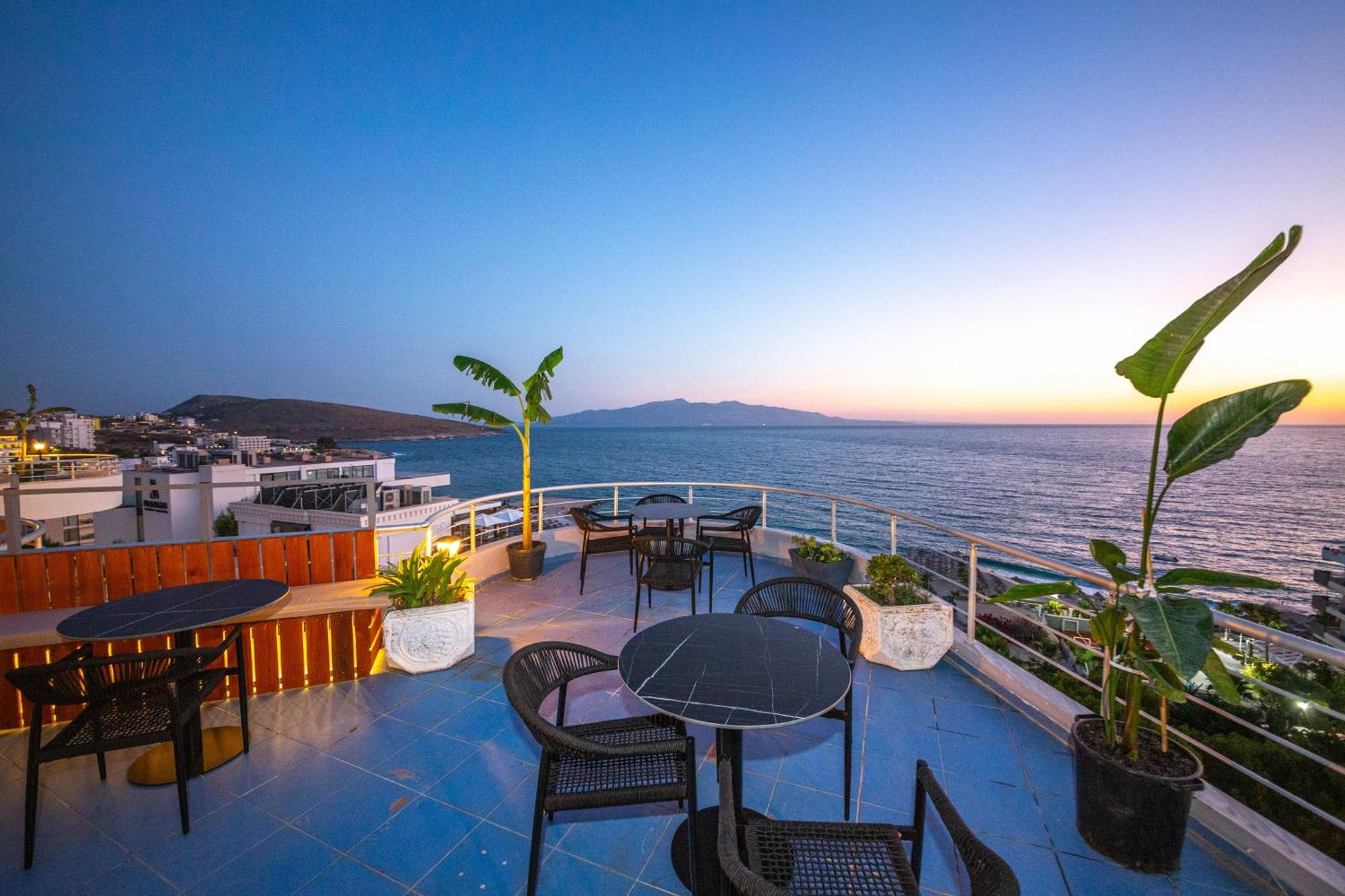 Hotel Sea Breeze Sarandë 外观 照片