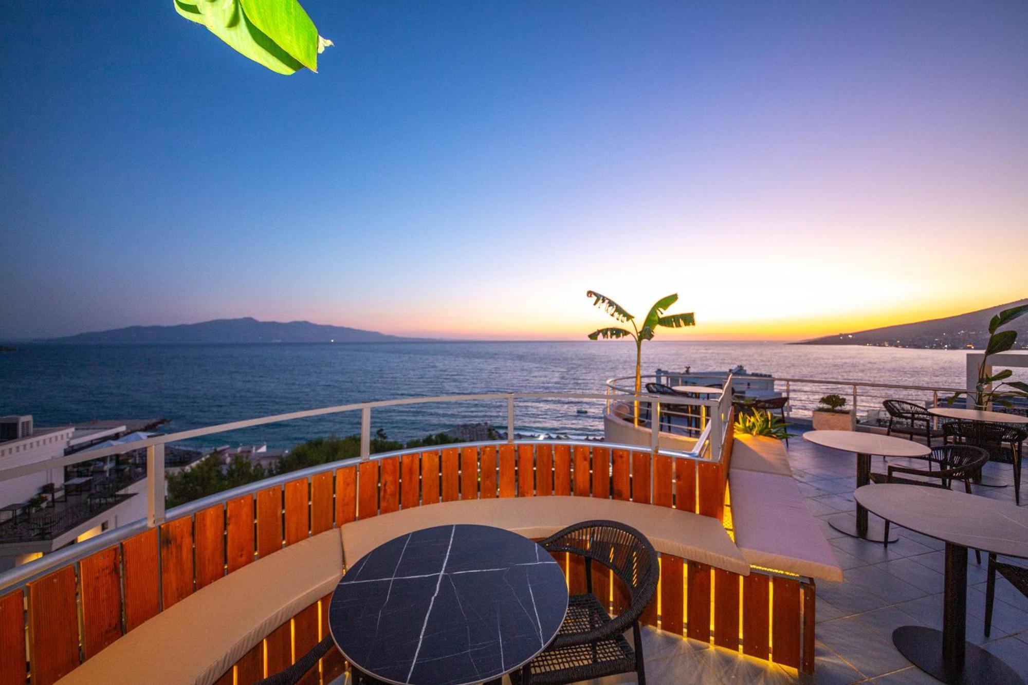 Hotel Sea Breeze Sarandë 外观 照片