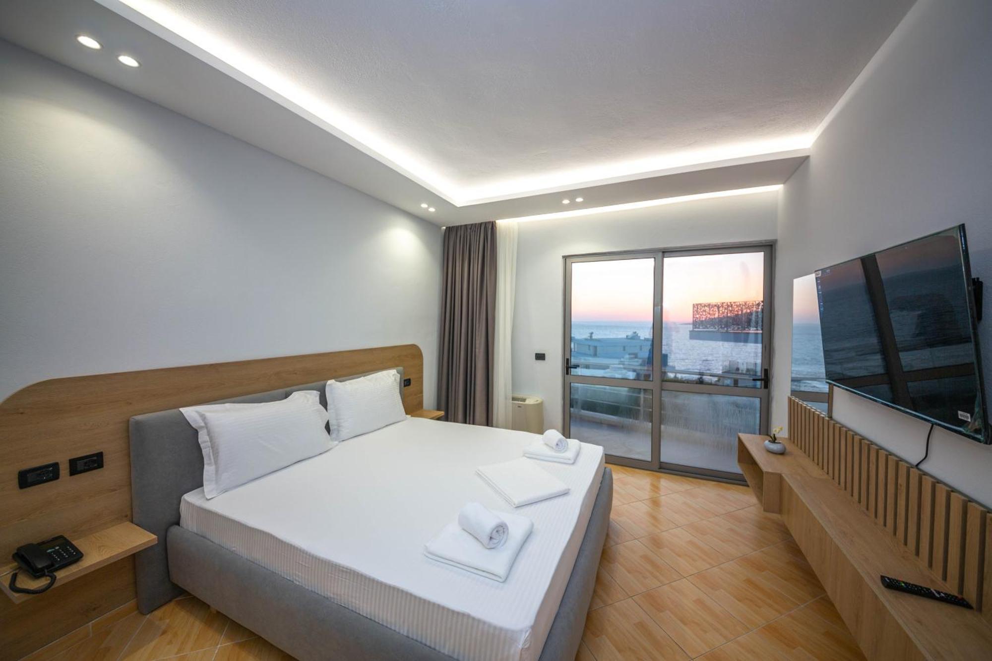 Hotel Sea Breeze Sarandë 外观 照片