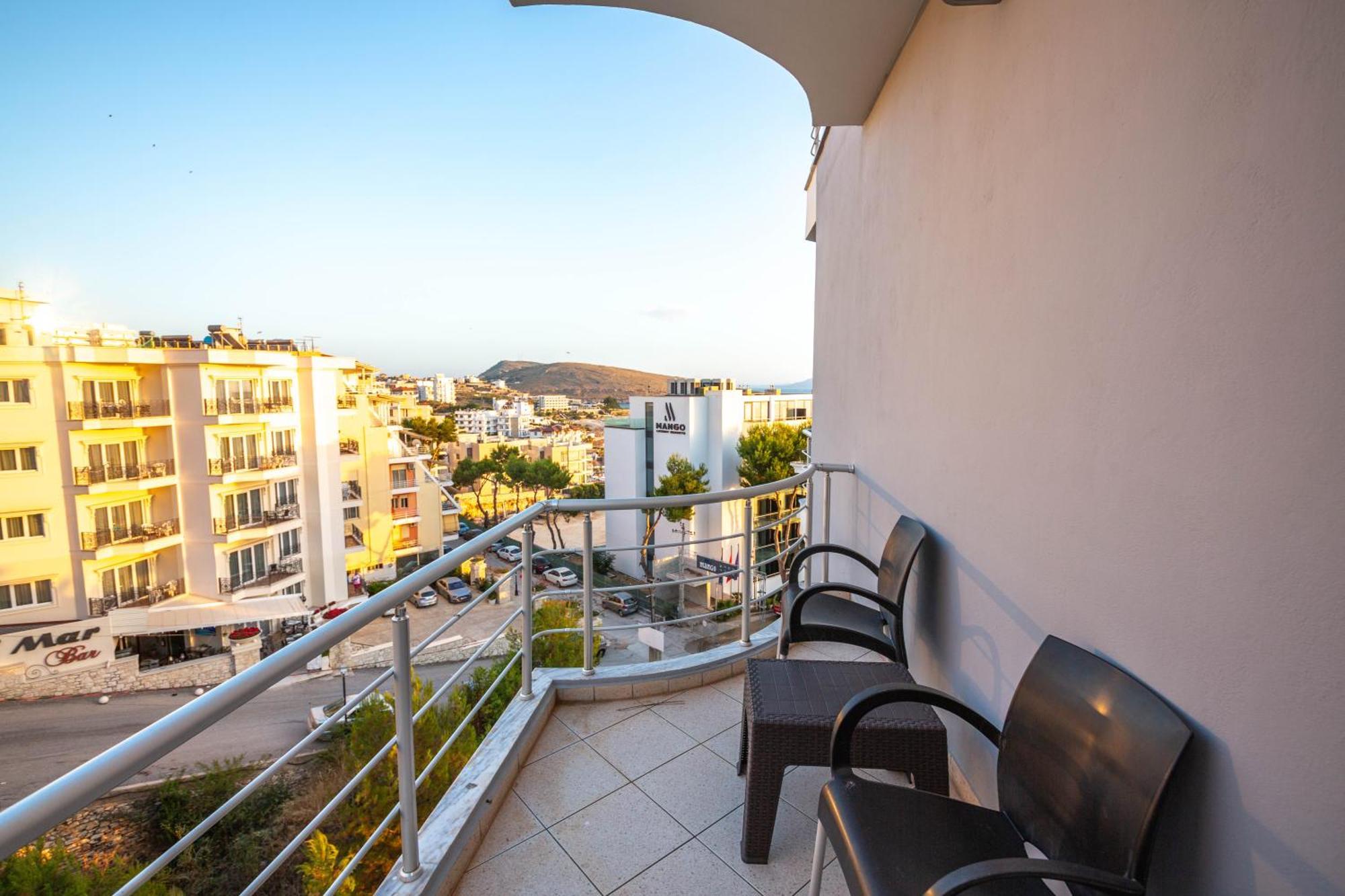 Hotel Sea Breeze Sarandë 外观 照片