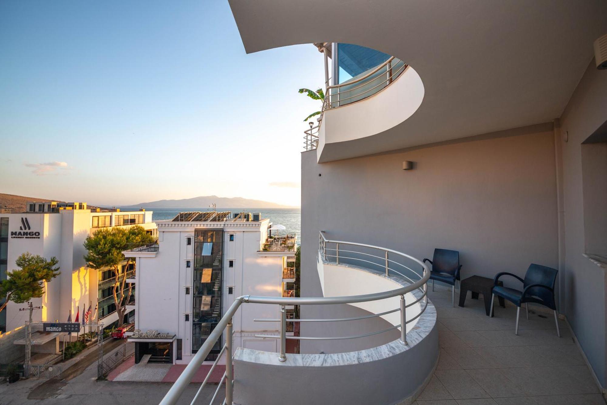 Hotel Sea Breeze Sarandë 外观 照片