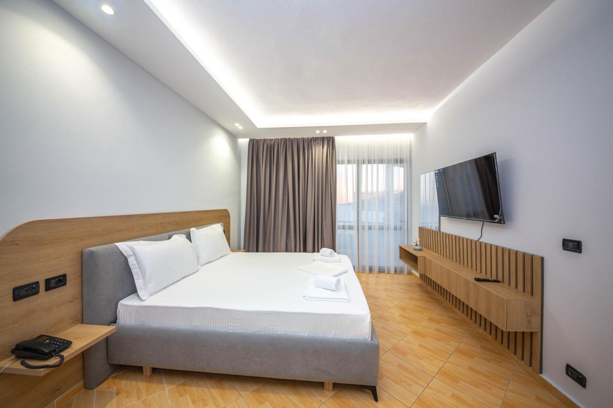 Hotel Sea Breeze Sarandë 外观 照片