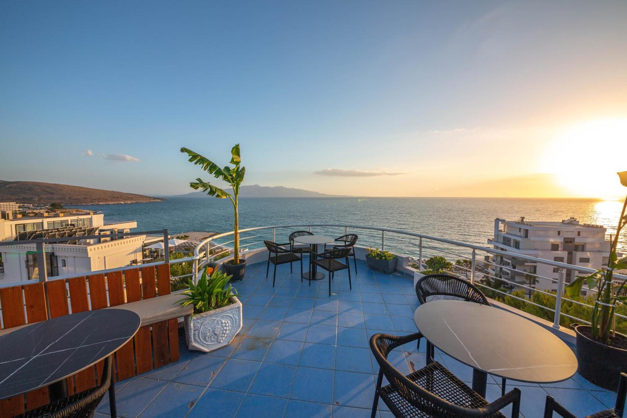 Hotel Sea Breeze Sarandë 外观 照片