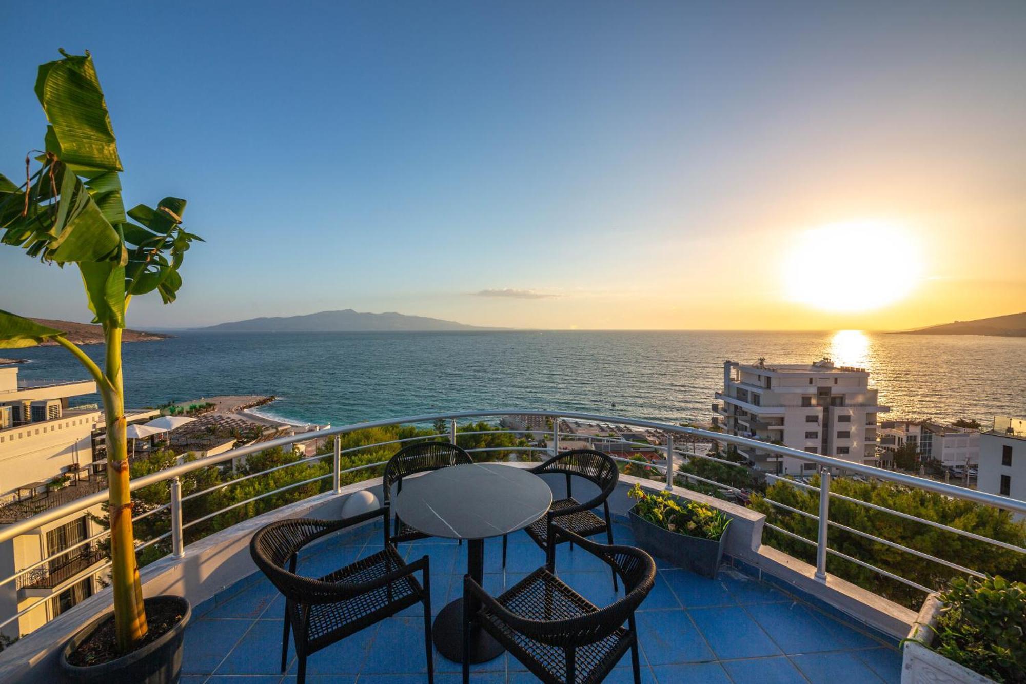 Hotel Sea Breeze Sarandë 外观 照片