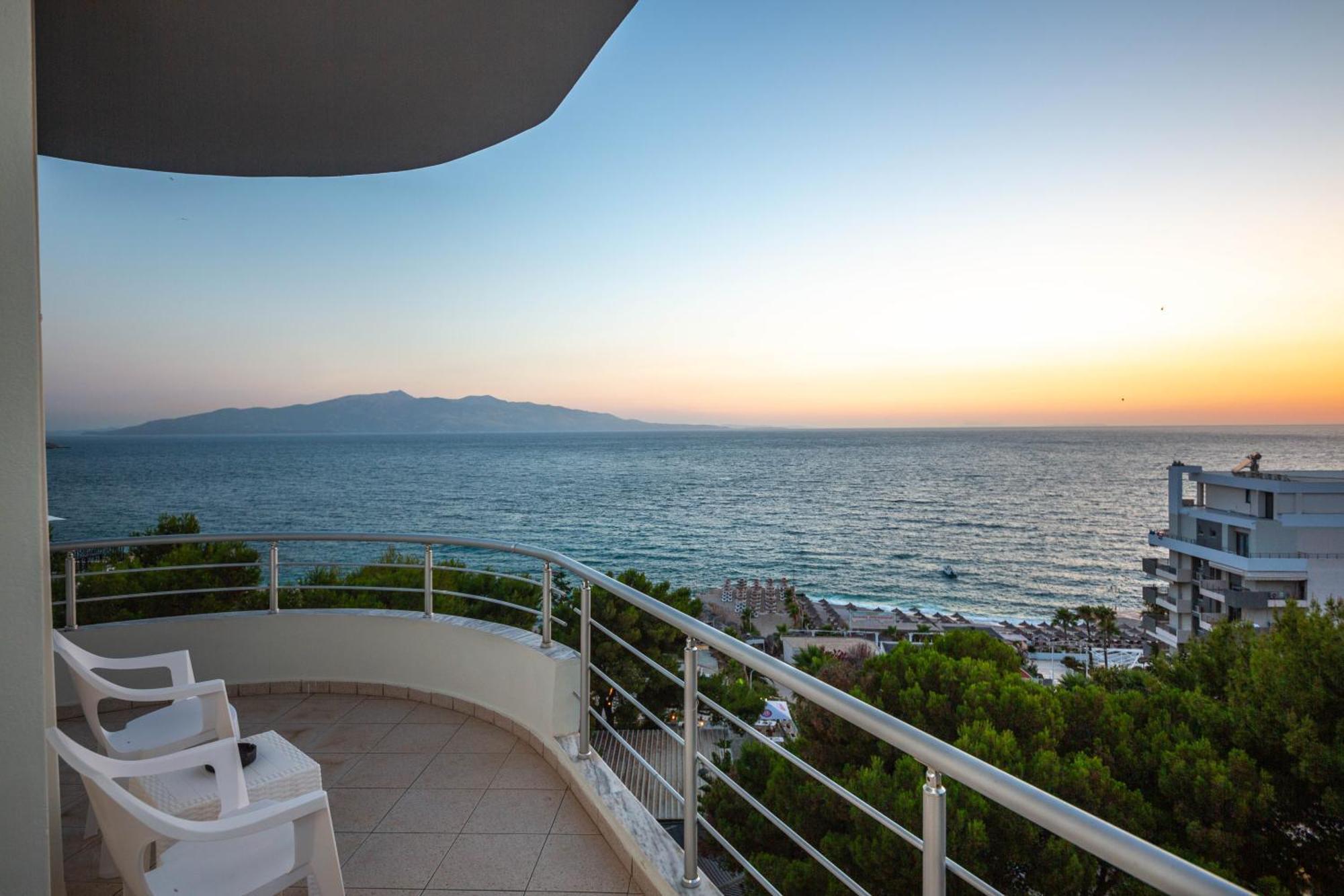 Hotel Sea Breeze Sarandë 外观 照片