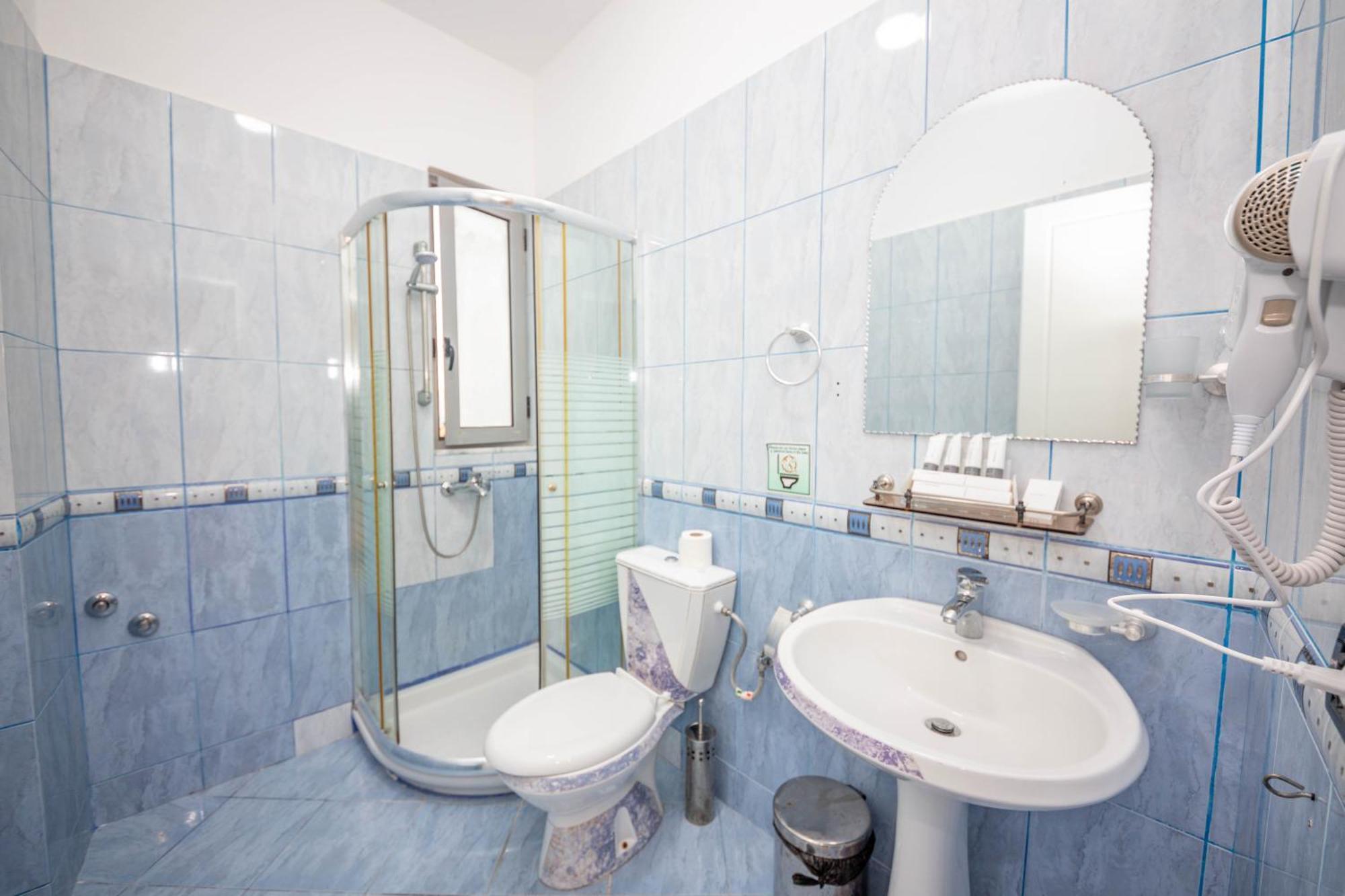 Hotel Sea Breeze Sarandë 外观 照片